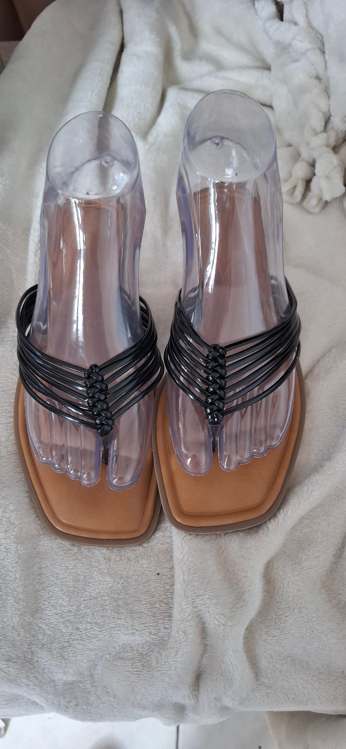 Sandales plates femme à brides multiples