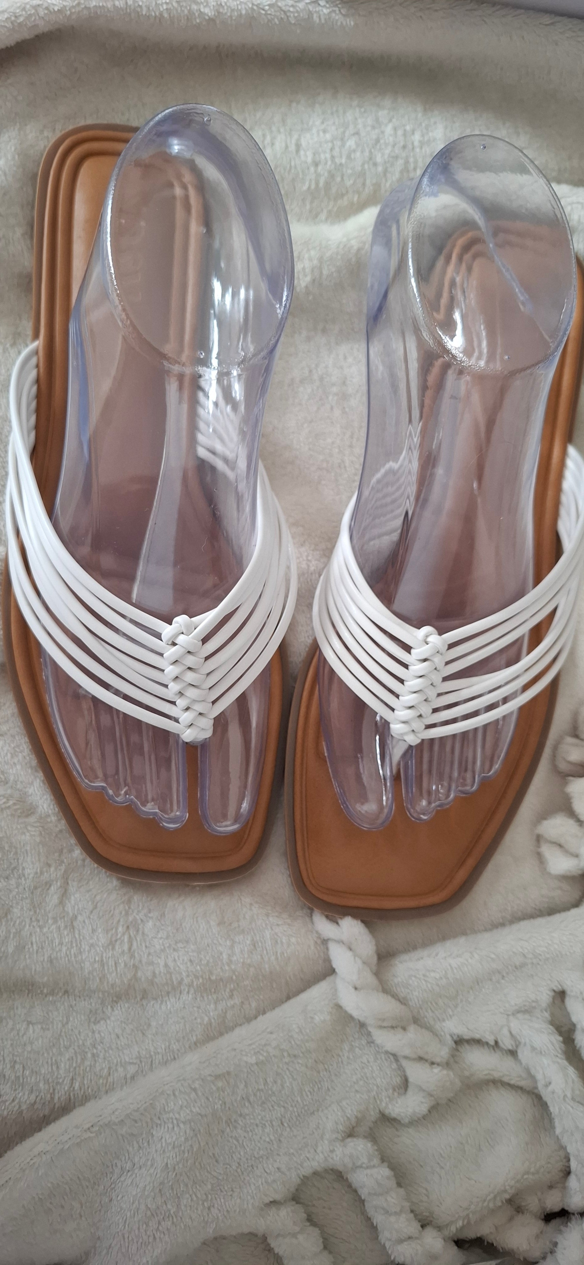 Sandales plates femme à brides multiples