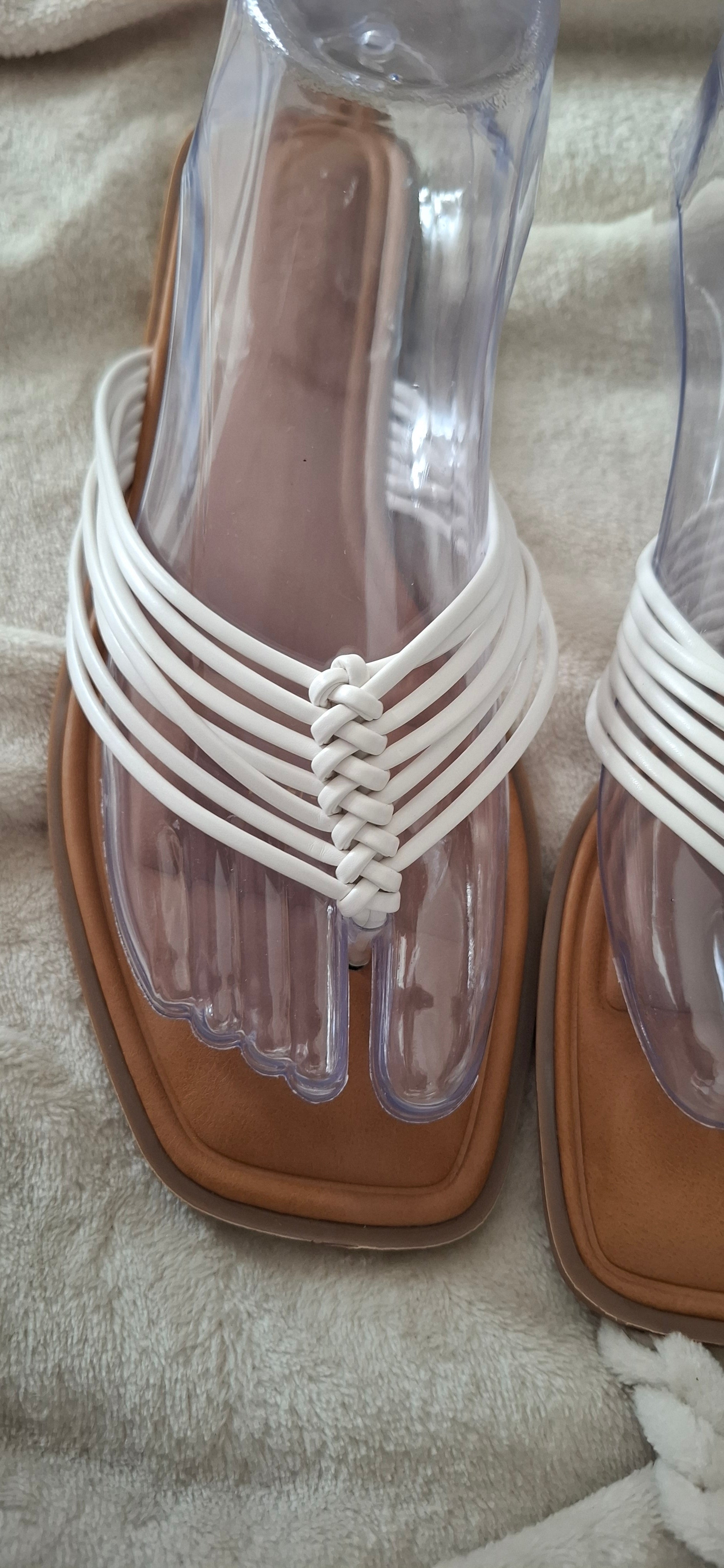 Sandales plates femme à brides multiples