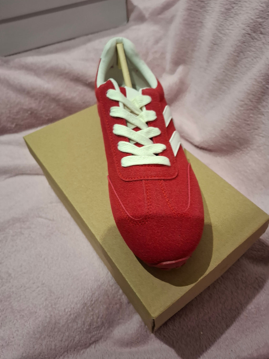 Baskets Femme Rouges à Lacets – Détails Blancs