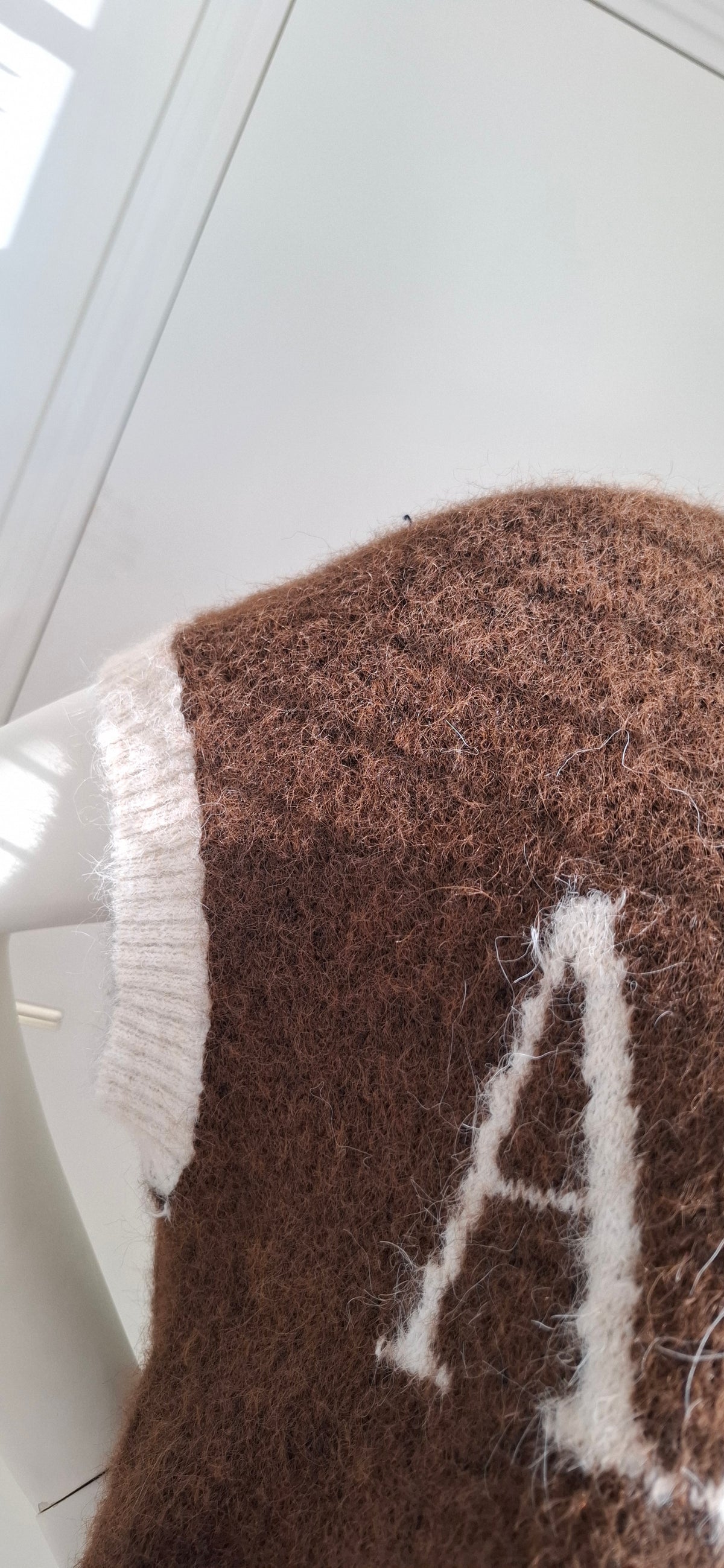Pull AMOUR marron et écru – Femme