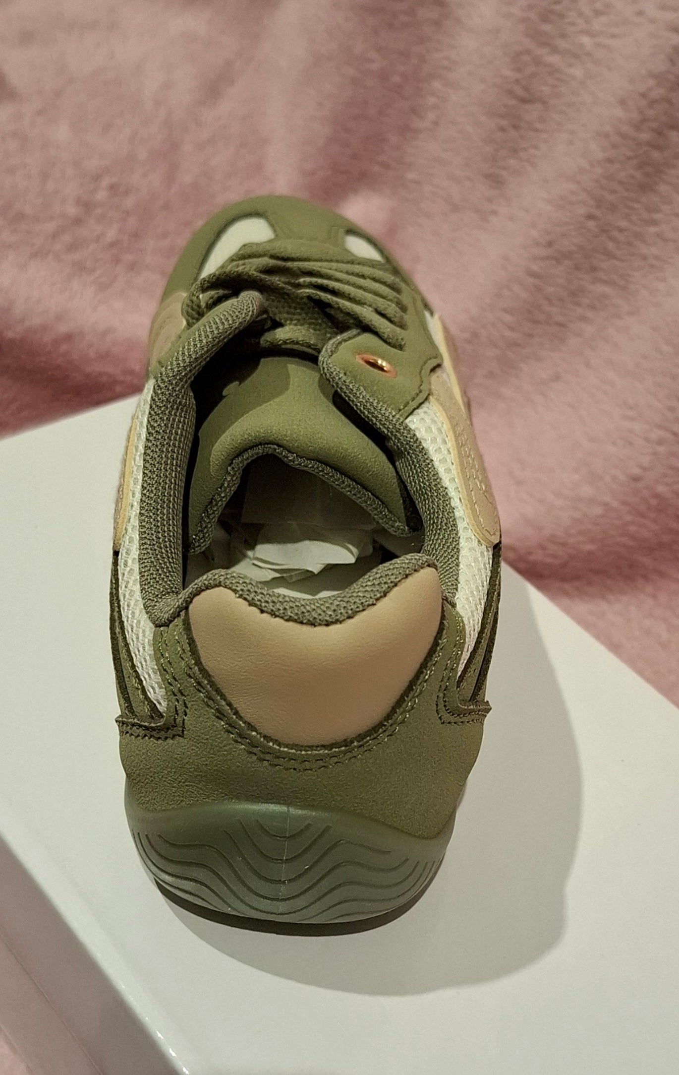 Baskets femme kaki et beige – Style rétro tendance