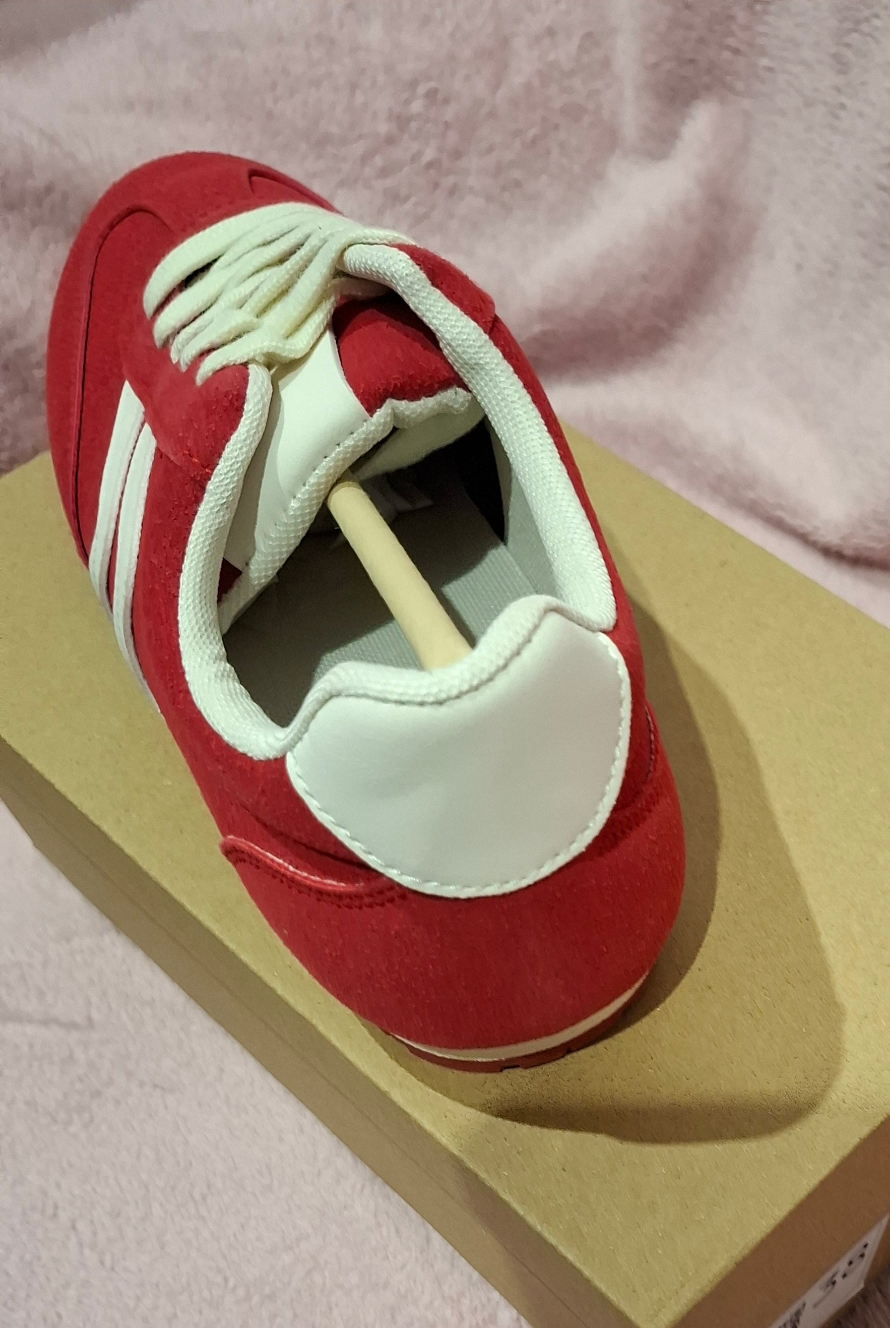 Baskets Femme Rouges à Lacets – Détails Blancs
