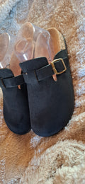 Mules noires à boucle dorée – Femme